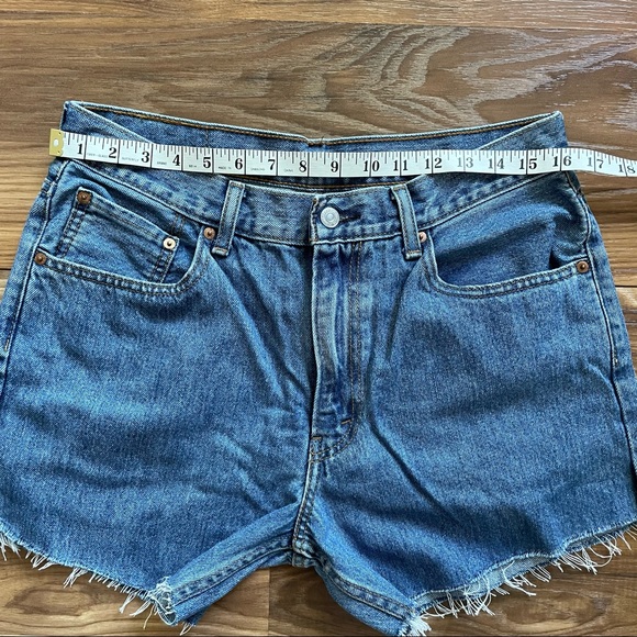 Distressed Levi’s 550 denim cutoff shorts waist 33 - Picture 3 of 12